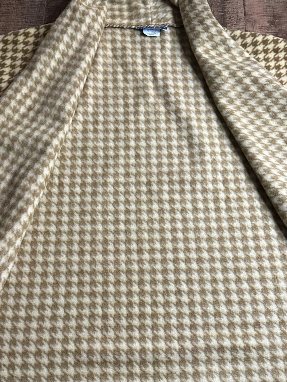 Collection XIIX Women's Houndstooth Fleece Poncho Cape Shawl Wrap L/XL Beige